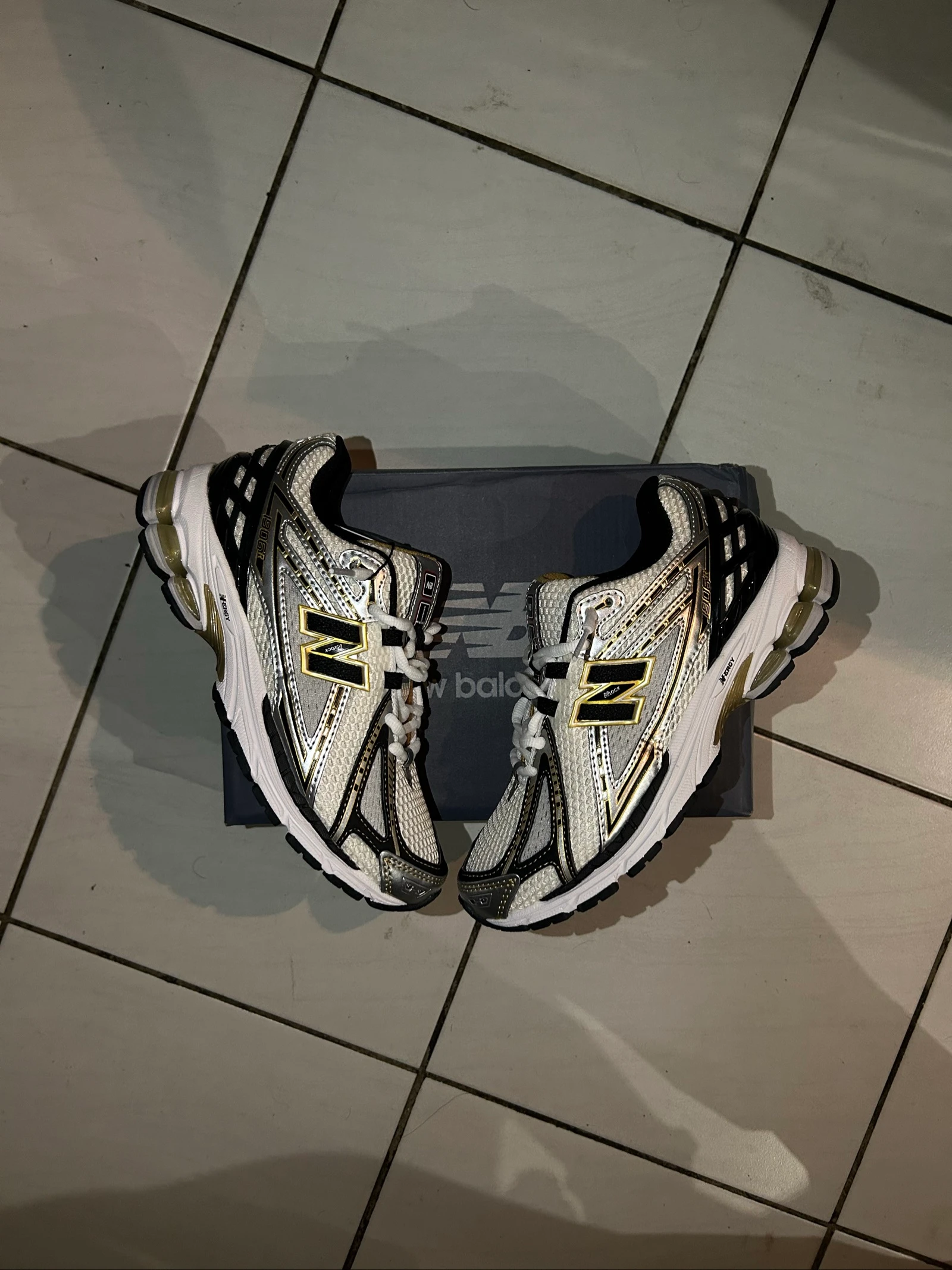 New balance 1906R Silver Gold